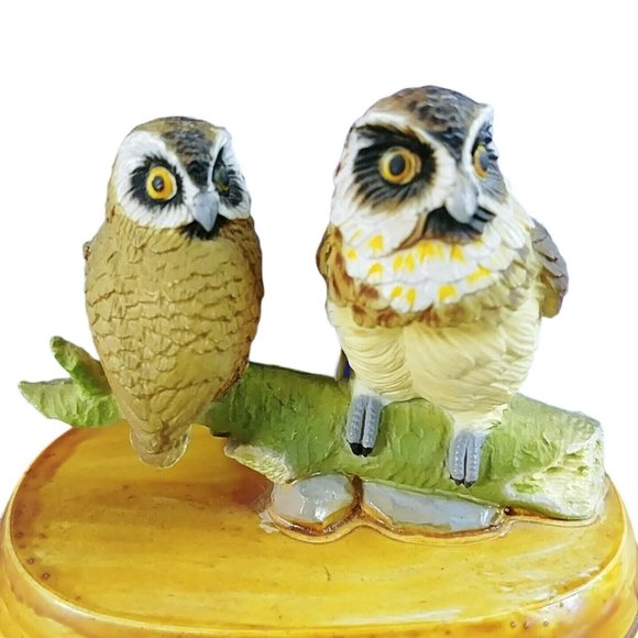 Music Box Handmade Cast Resin Owls on Perch "Born Free" Tune 1986 Vintage - Picture 6 of 8